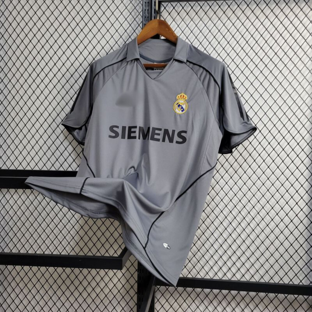 Camiseta Retro Real Madrid 2005/06 Alternativa